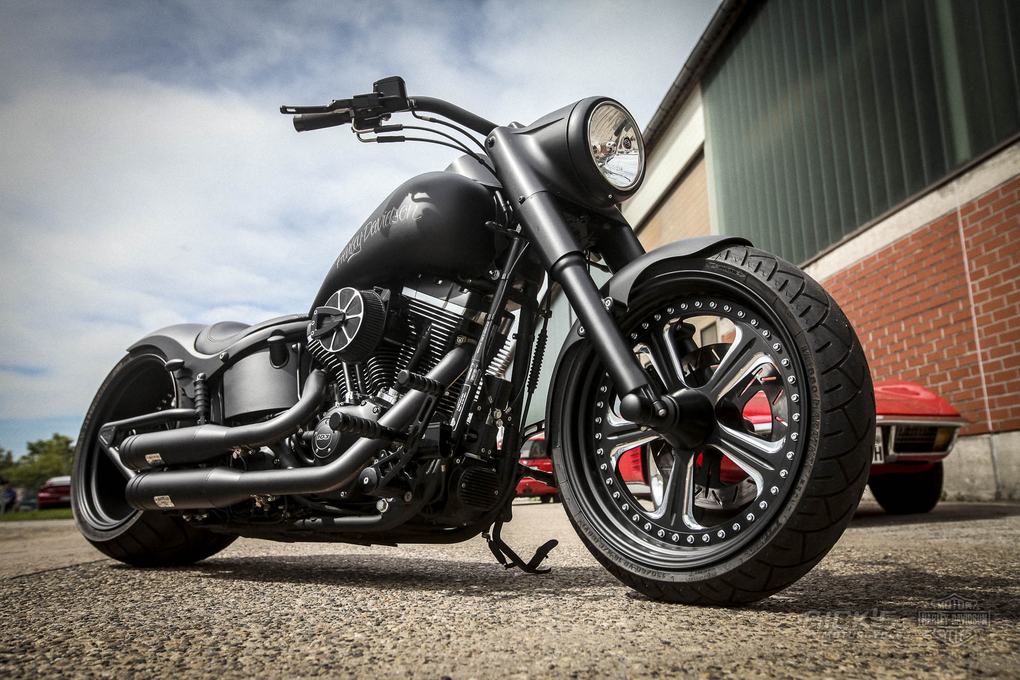 Harley's. Fat boy Harley-Davidson кастом. Мотоциклы чоппер Харлей Дэвидсон черные. Харлей Дэвидсон софтейл кастом. Харлей Дэвидсон 103.