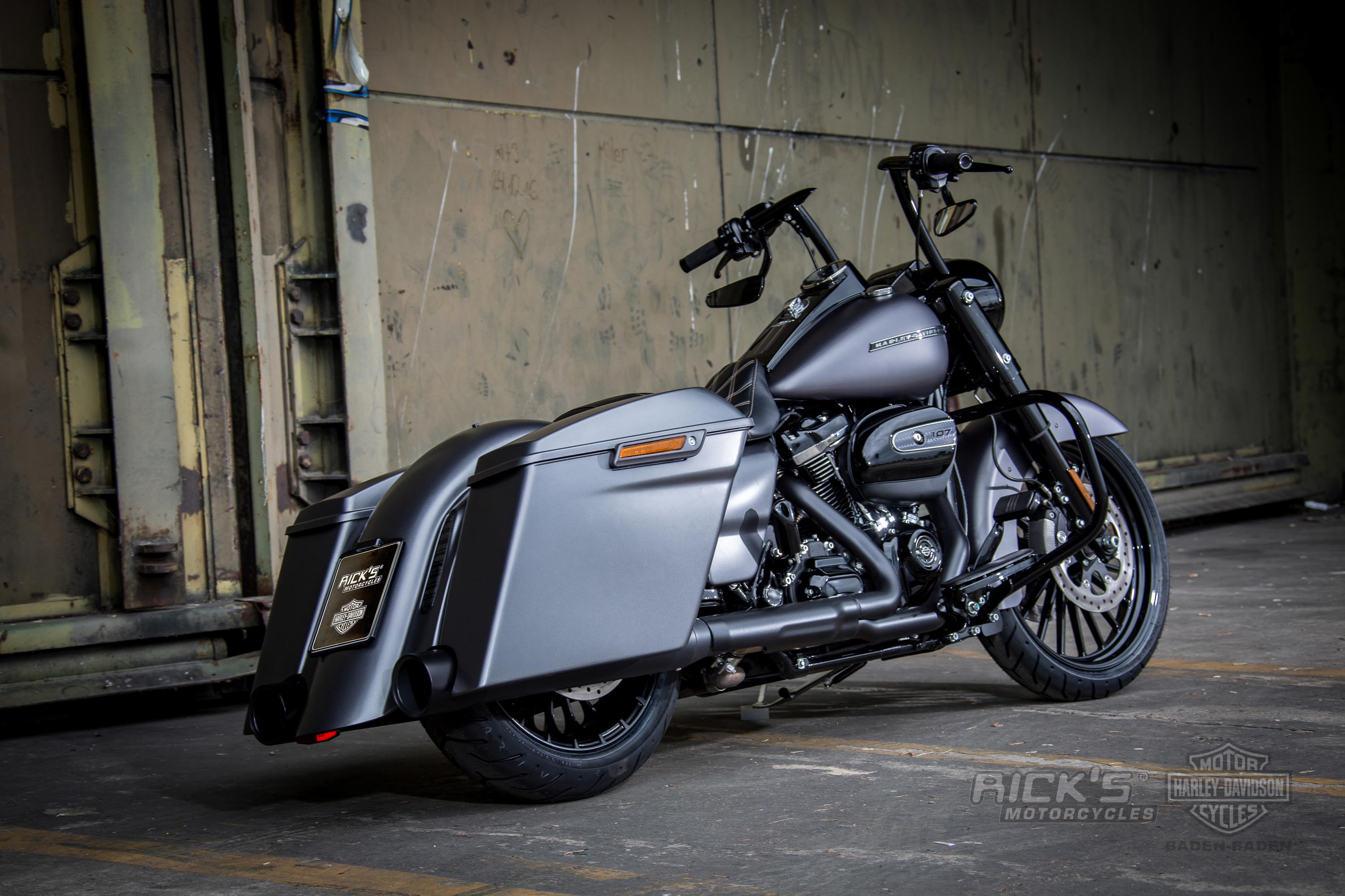 Harley-Davidson Road King Custom.