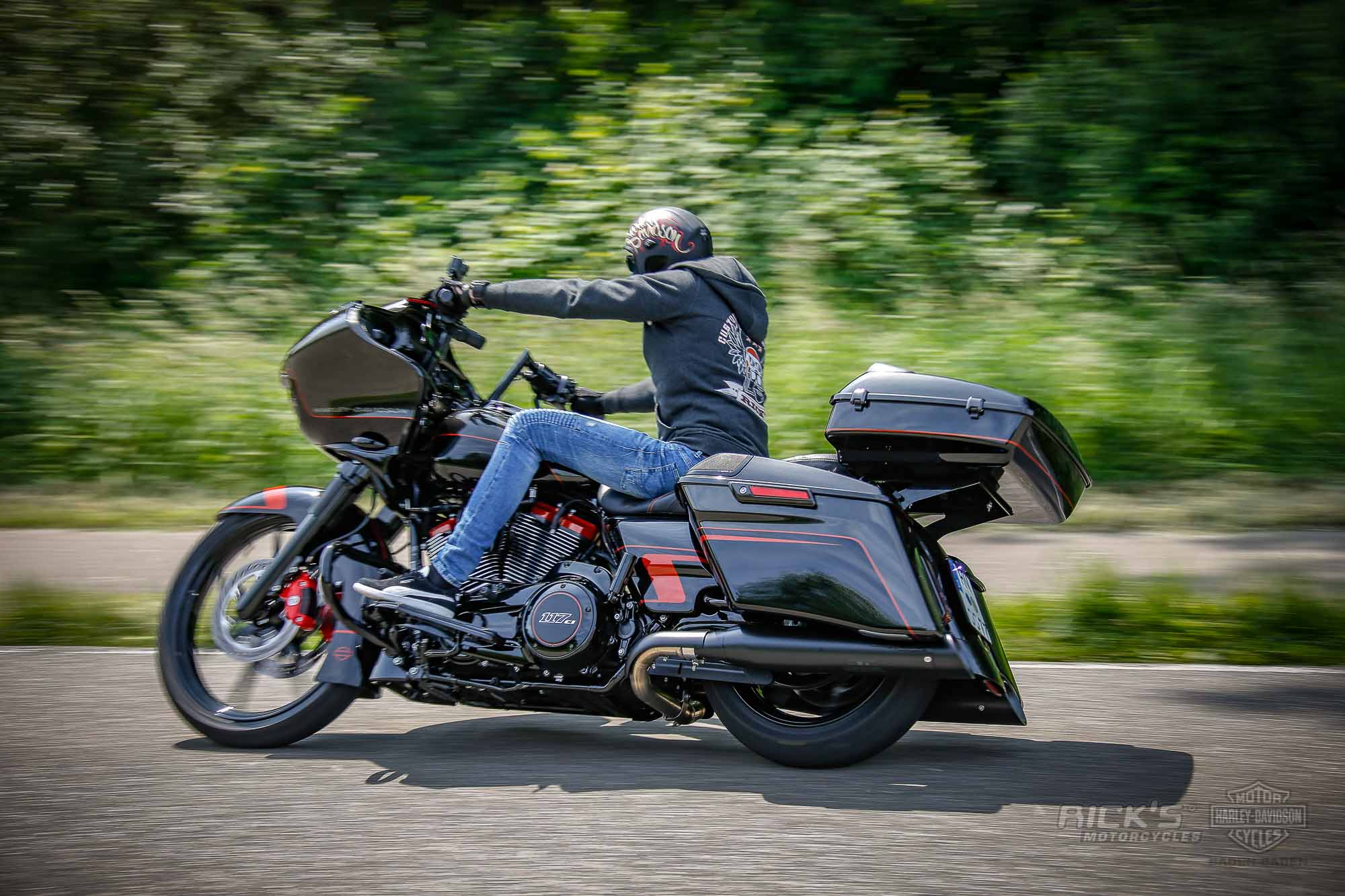 Rick`s Motorcycles - King Size CVO Road Glide