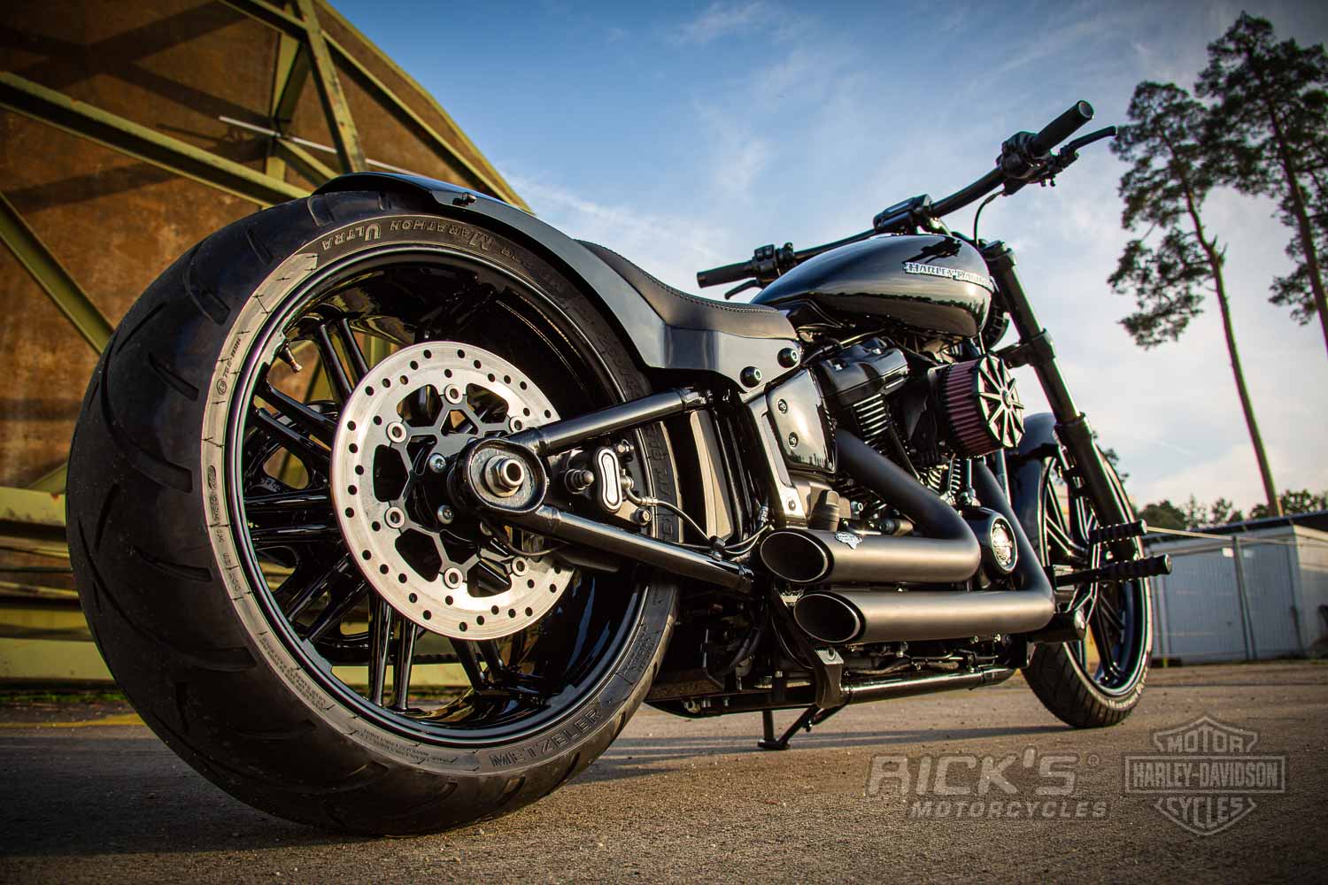 Harley Davidson Milwaukee Eight Breakout black 016