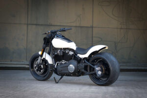 Ricks M8 Fat Bob 300 weiss Werner C0A1431