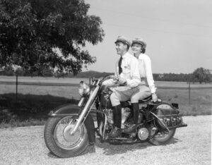 1950 Panhead mit Paar