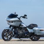 2 MY2024 x RoadGlide AtlasSilverMetallic 2024 006